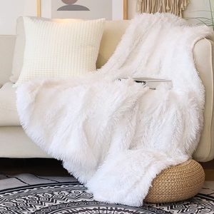 Bebe reversible shaggy throw 50+60 in